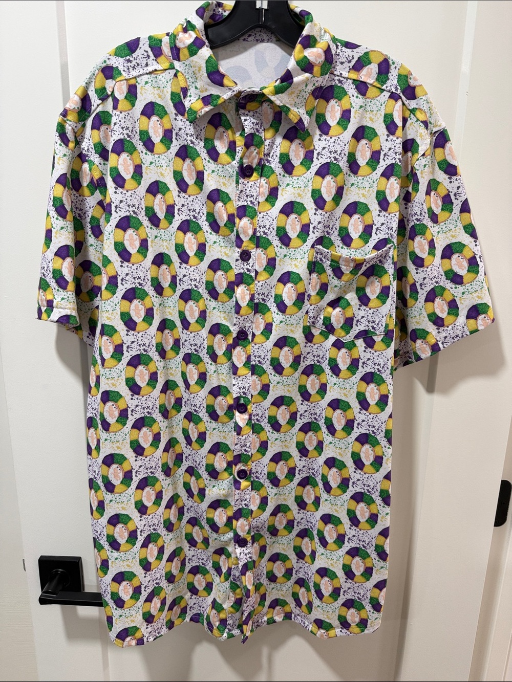Men's Short-Sleeve Mardi Gras King Cake Button-Up Shirt - L